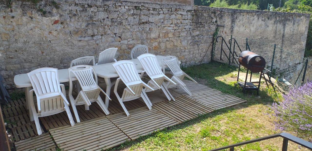Maison Pour Nombreuses Personnes Pousseaux Exterior photo
